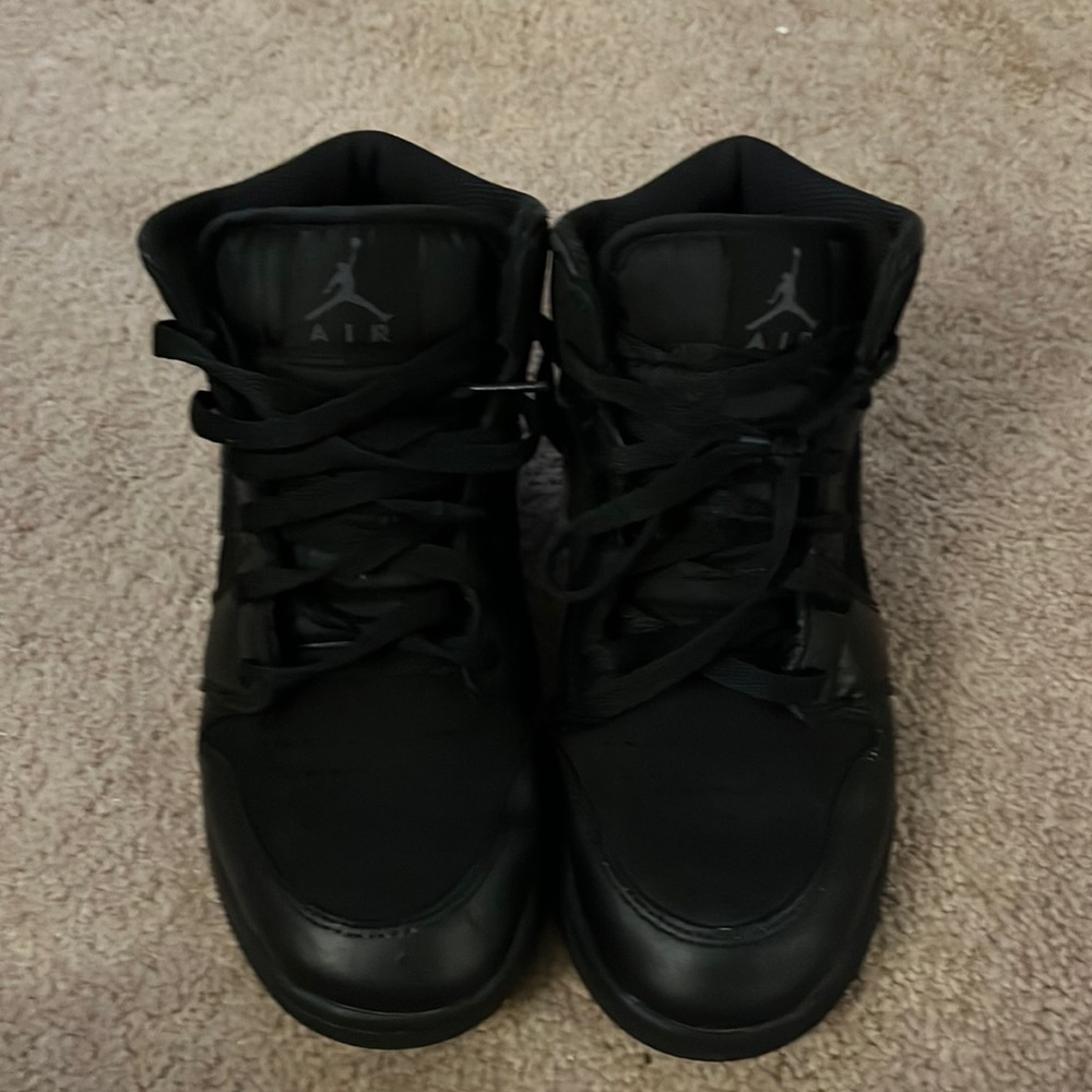 Boys Jordan’s size 6